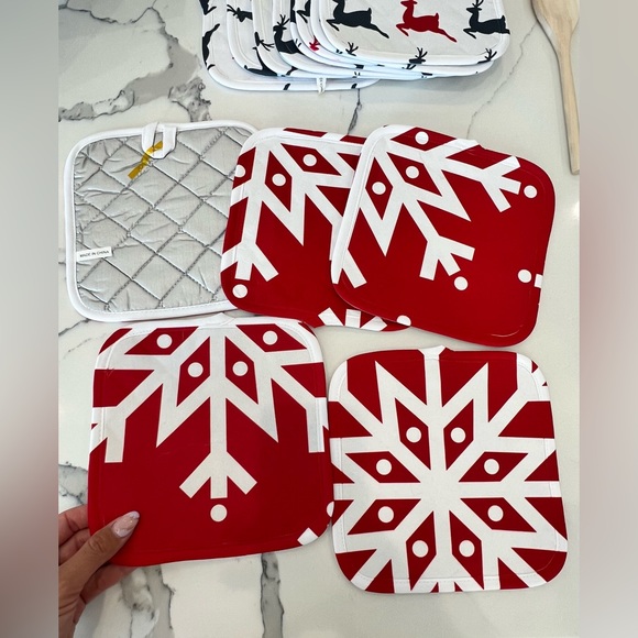 Brand New Christmas Bundle- 19 Brand New Patterned Hot Pads, 14 Wooden Utensils+ - Picture 4 of 12